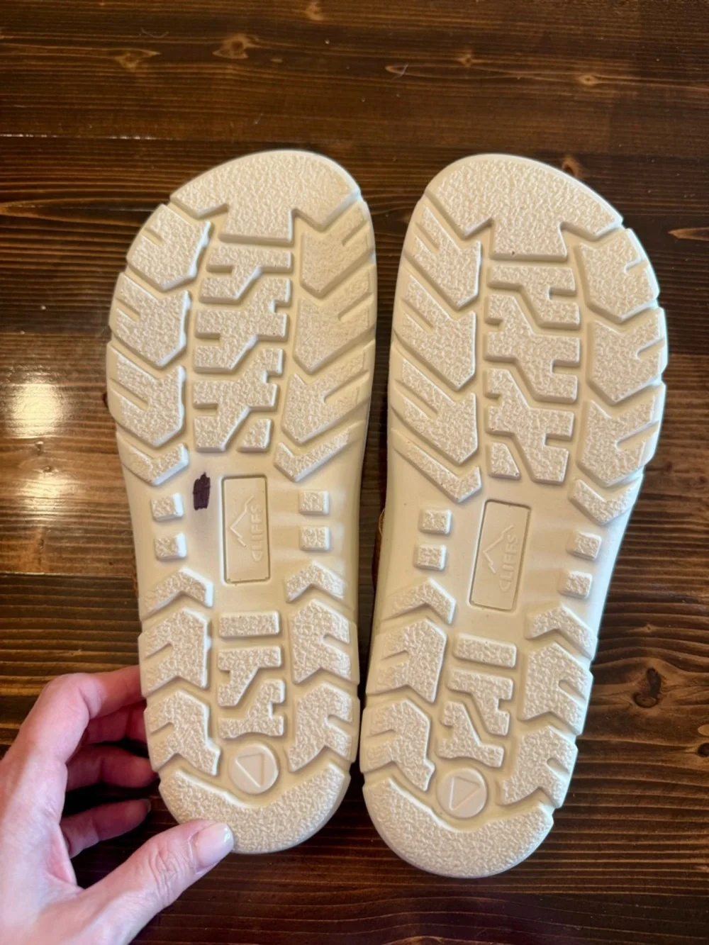 Cliffs by WHITE MOUNTAIN “Banksy”Tan Crisscross Comfort Sandals Size 10